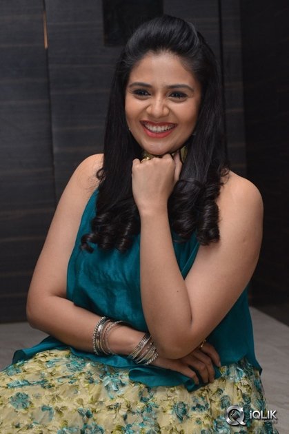 Sreemukhi-at-O-Pilla-Nee-Valla-Movie-Audio-Launch
